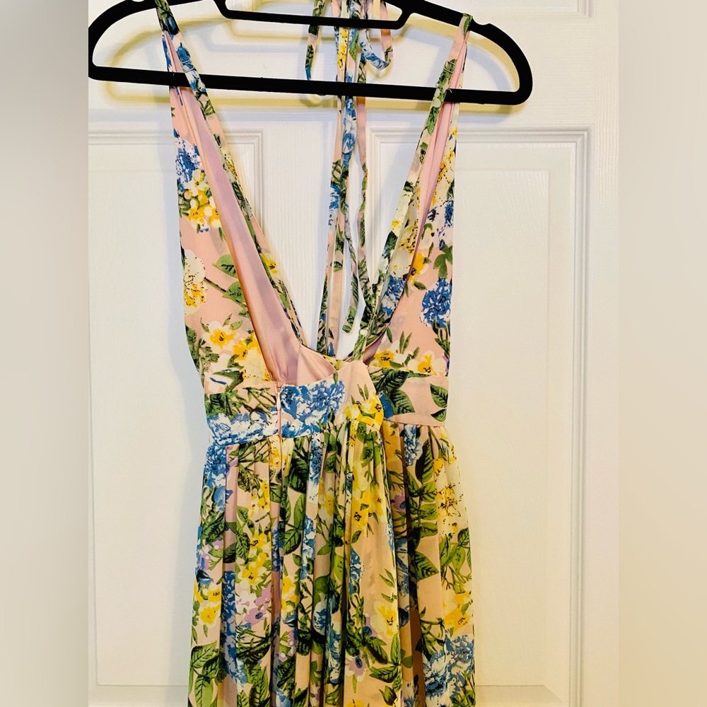 Sexy, vamped maxi for your next adventure - Picture 3 of 9